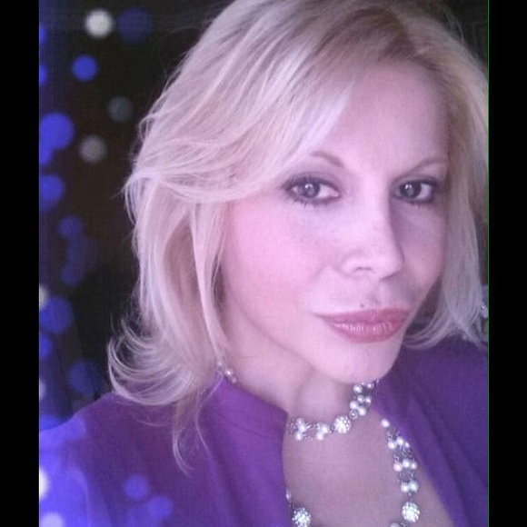 Meet Your Posher Gladys :) - Picture 3 of 4