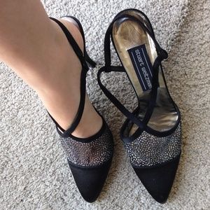 Beautiful black pointed pumps