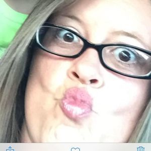 Meet your Posher, Deanie