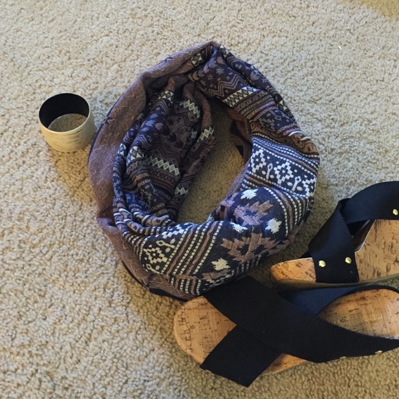 Aztec infinity scarf