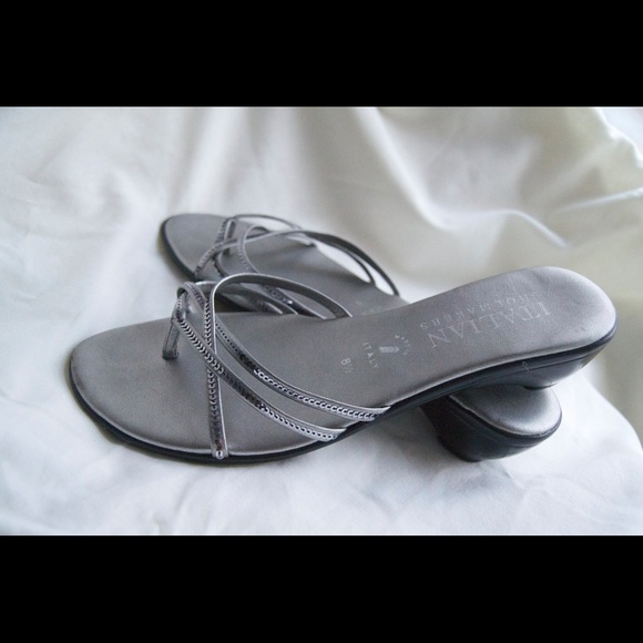 Classy silver shoes - Picture 1 of 4