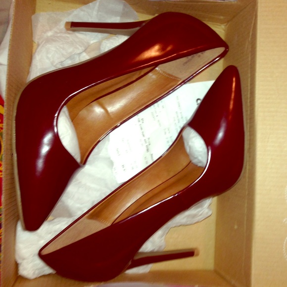 burgundy/maroon heels