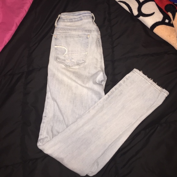 American eagle light wash distressed jeans