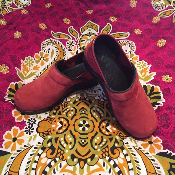 Like new Dansko clogs!