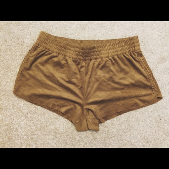 Suede elastic shorts