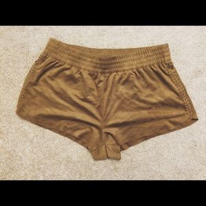 Suede elastic shorts