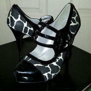 Cute Cheetah print heels
