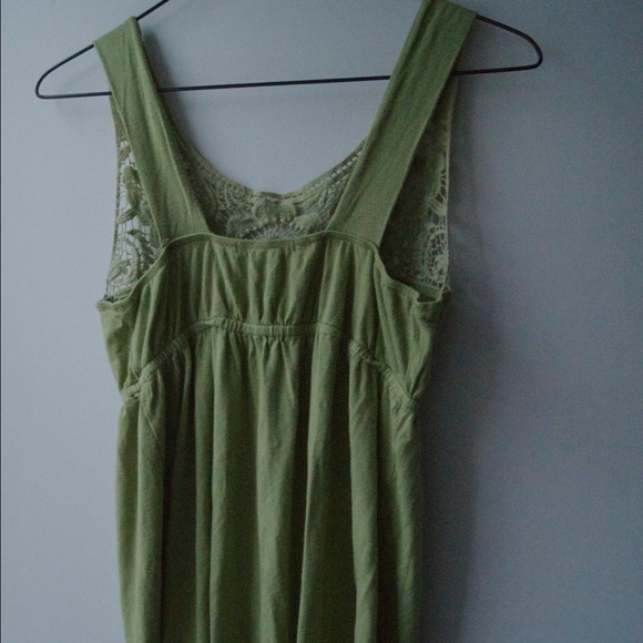 Cute green tank top - Picture 2 of 4