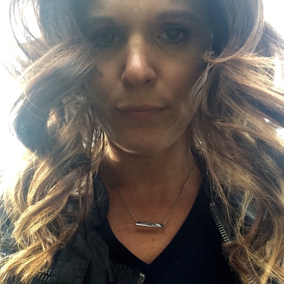 Meet your Posher, Julie - Picture 1 of 1