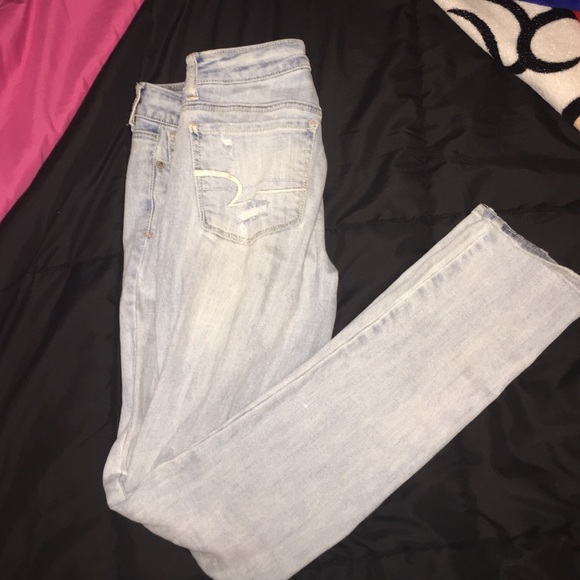American eagle light wash distress jeans