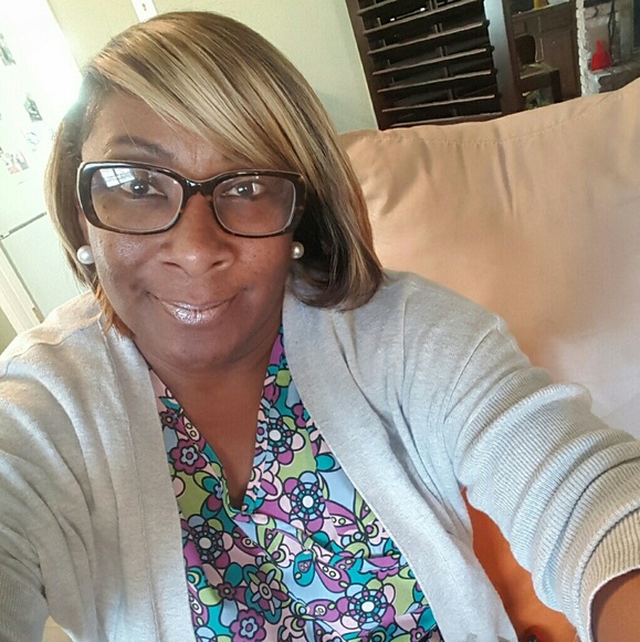 Meet your Posher, Camille - Picture 3 of 4