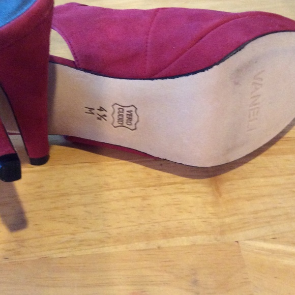 Vaneli red suede shoes size 4.5 - Picture 2 of 4