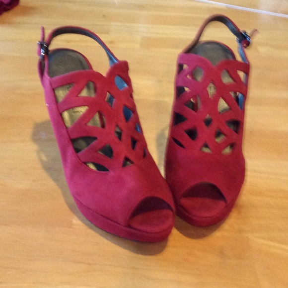 Vaneli red suede shoes size 4.5 - Picture 3 of 4