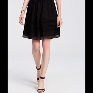 HP! ❤️❤️Black Pintucked Georgette Skirt Ann Taylor