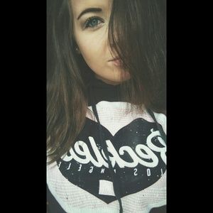 Meet your Posher, Caitlyn