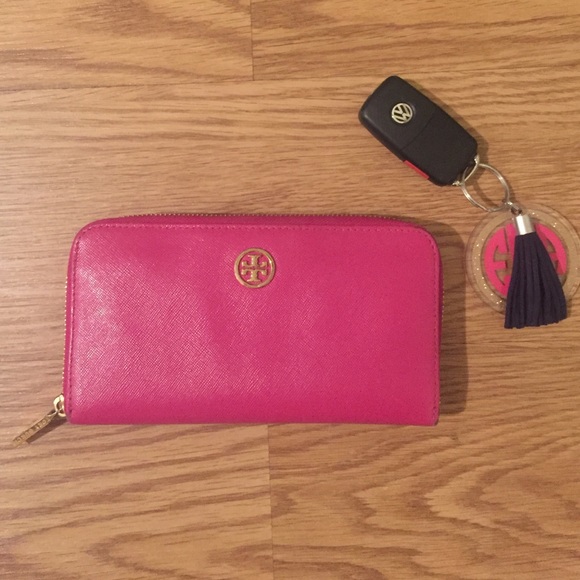 Tory Burch! Robinson Zip Wallet in Pink