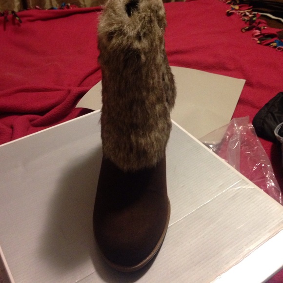 Boot - Picture 2 of 4