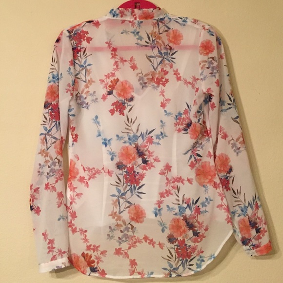H&M Tops - H&M Floral Wrap Top Size 6 H&M Tops - H&M Floral Wrap Top Size 6