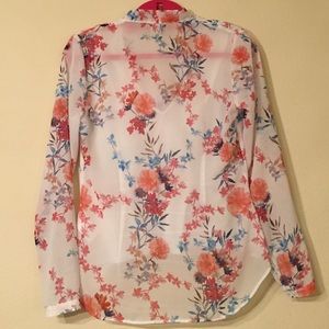 H&M Tops - H&M Floral Wrap Top Size 6 H&M Tops - H&M Floral Wrap Top Size 6