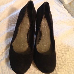 Stylish velvet black heels. Want them gone!