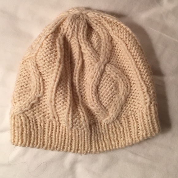 NWOT Cream Cable Knit Beanie Hat