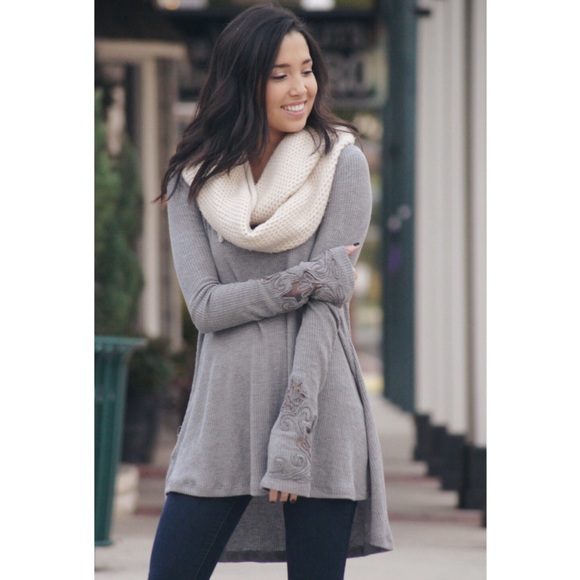 SOLD OUT - • HOST PICK! • Lydia Long Sleeve - Picture 2 of 5