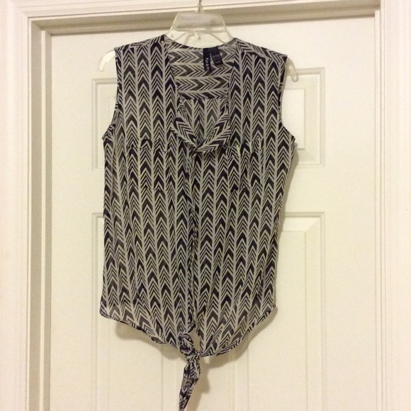 Black and white Blouse!