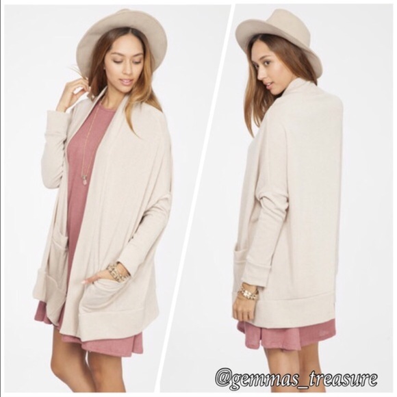 SALE! PERFECT ALL YEAR ROUND - CARDIGAN - Picture 2 of 3