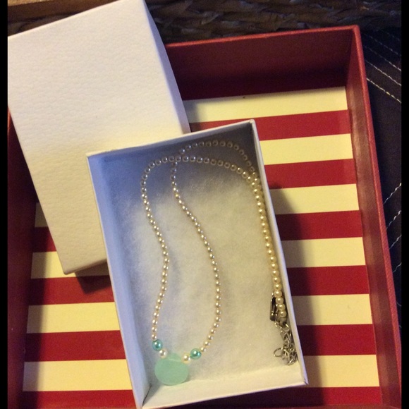 pearl & mint jewel necklace delicate & striking