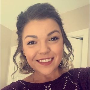 Meet your Posher, Caitlin