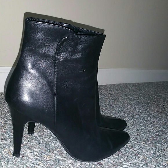 Nine West Black Ankle Calf Boots with Heel. 8.5