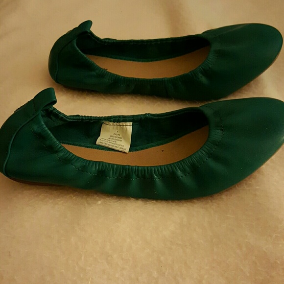 Ladies green flata
