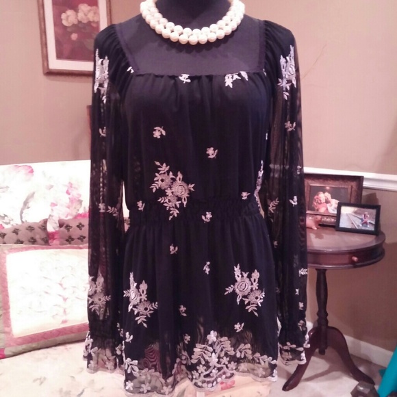 Seven blouse. This is a beautiful blouse.