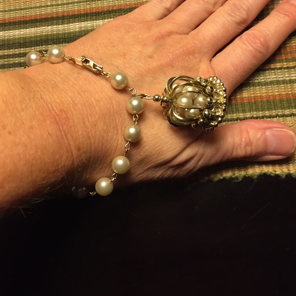Vintage pearl bracelet