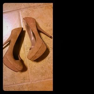 Caryssa Steve Madden pumps !