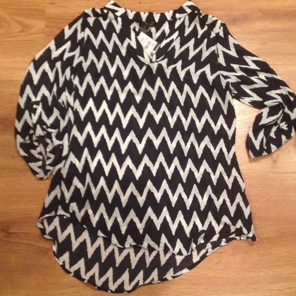 Tops - Chevron hi low blouse NWT