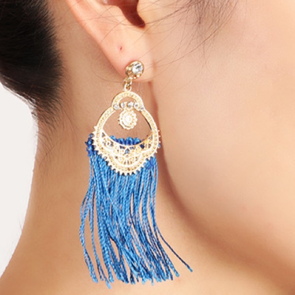 Vintage Duster Earrings - Picture 2 of 3