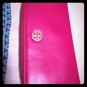 SOLD 🚫NWT Tory Burch Zippy! SOLD