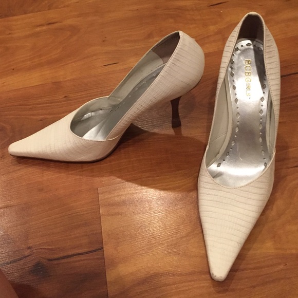 Pointy toe pumps!