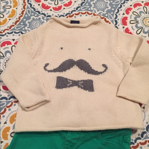 SUPER cute Gap outfit! Perfect for Christmas pics! - Picture 2 of 3