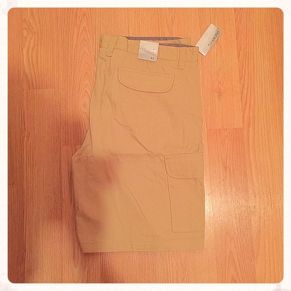 NWT {Adolfo} Tan Cargo Shorts, 42 - Picture 1 of 3