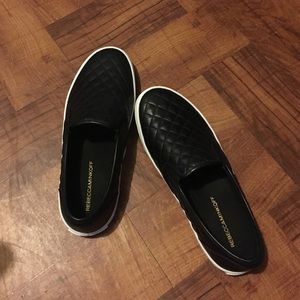 Black quilt sneakers