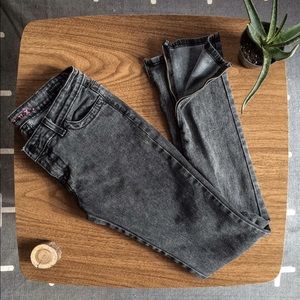 Acid washed zipper skinny jeans