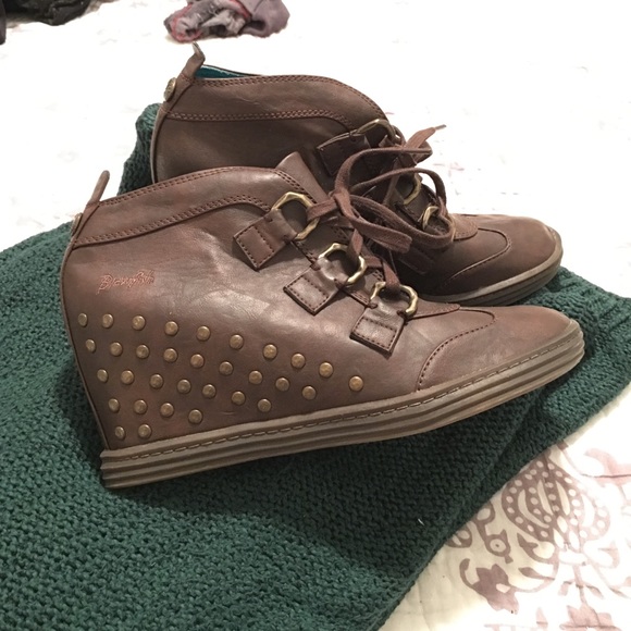 Blowfish Wedges NWOT