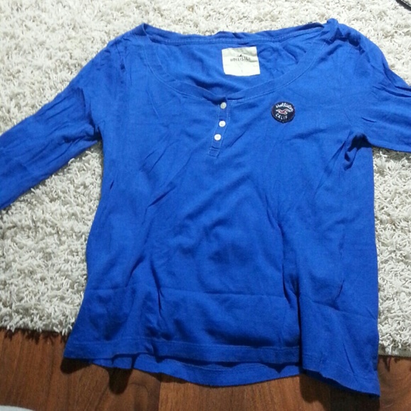 Three quarter blue hollister shirt