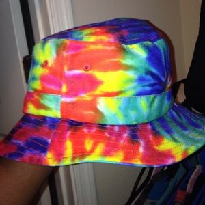 **NEVER WORN** tie dye bucket hat