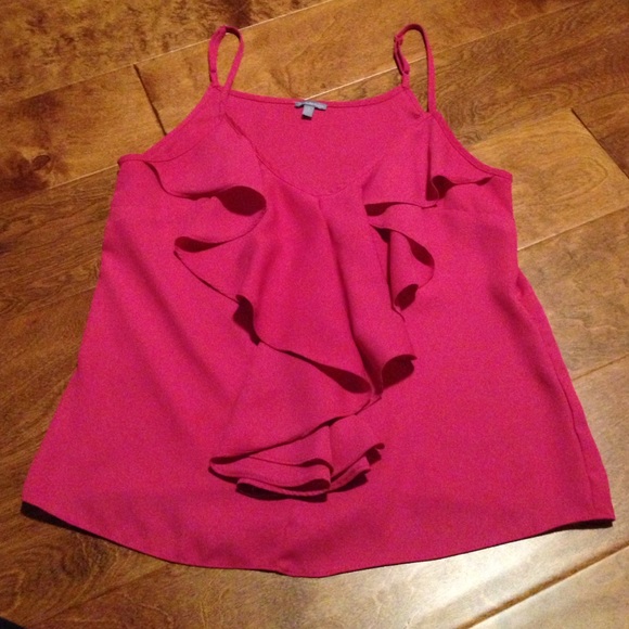❌SOLD❌ Pink ruffle front tank
