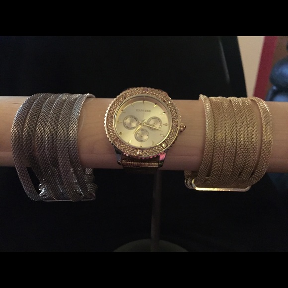 Express watch in gold and two magnetic bracelets.