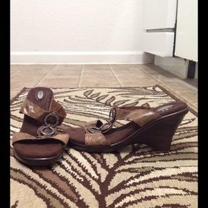 Dr Scholl's wedge sandals