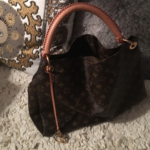 FOR SALE* Louis Vuitton Artsy MM Discontinued Style Authentic for